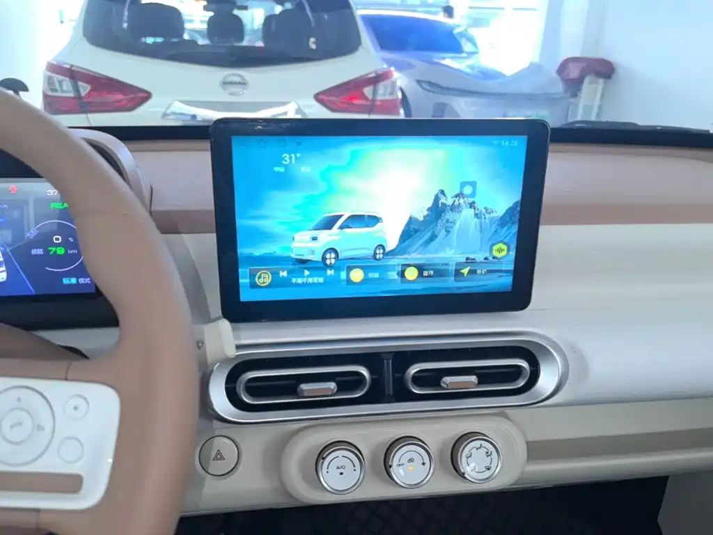 Wuling MINIEV — миниатюра 9