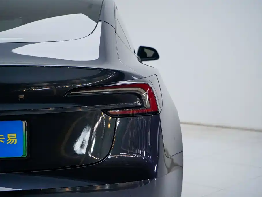 Tesla Model 3 — миниатюра 15