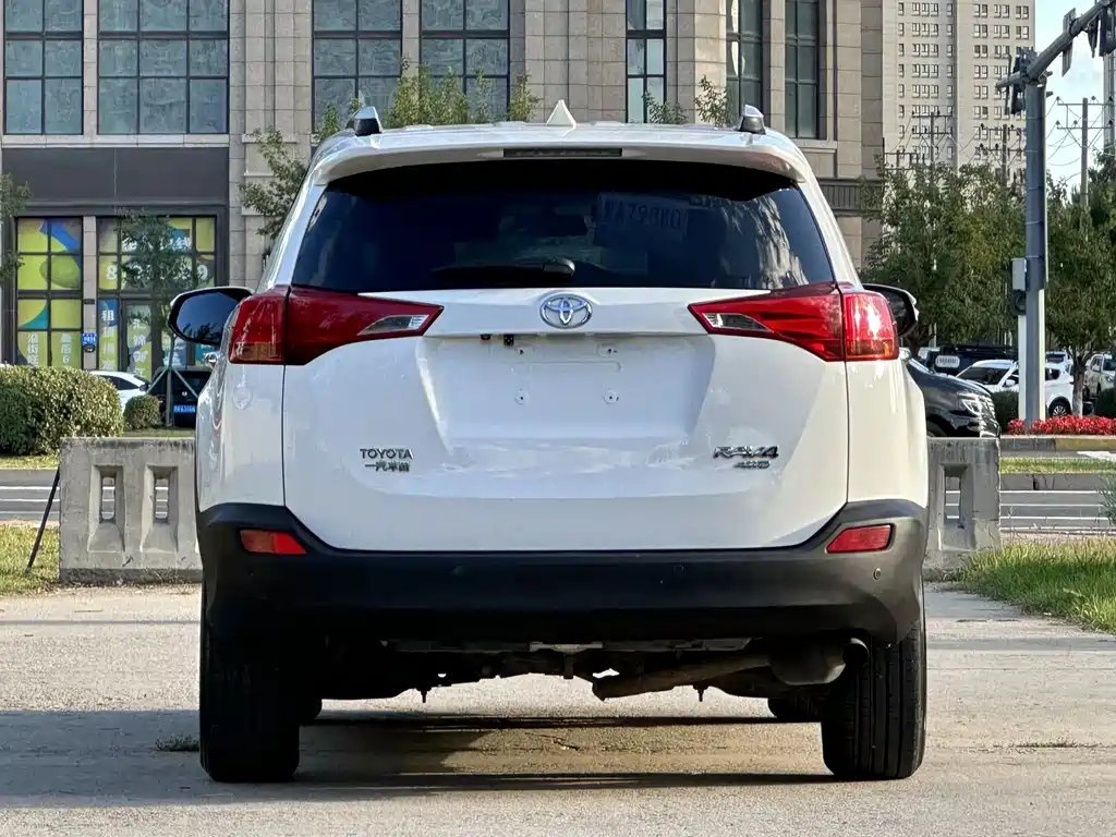 Toyota RAV4 — миниатюра 4