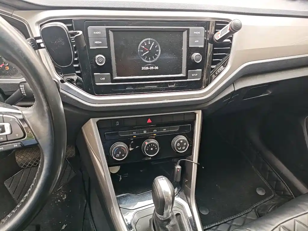 Volkswagen T-Roc — миниатюра 13