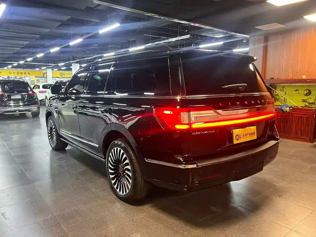 LINCOLN NAVIGATOR