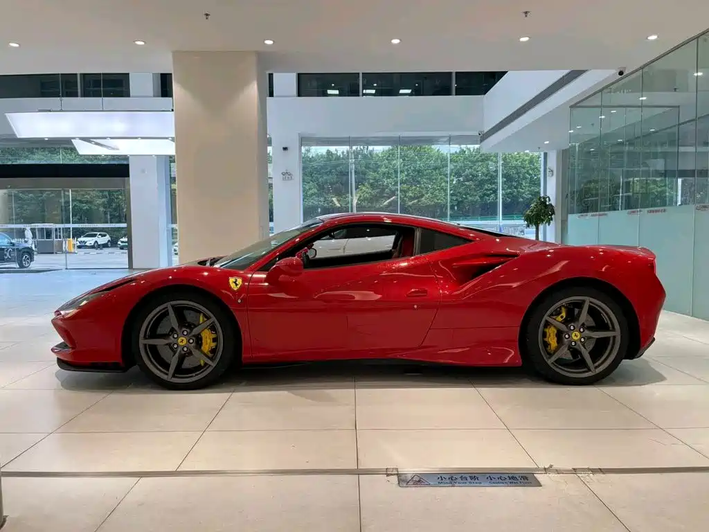 Ferrari F8 — миниатюра 6