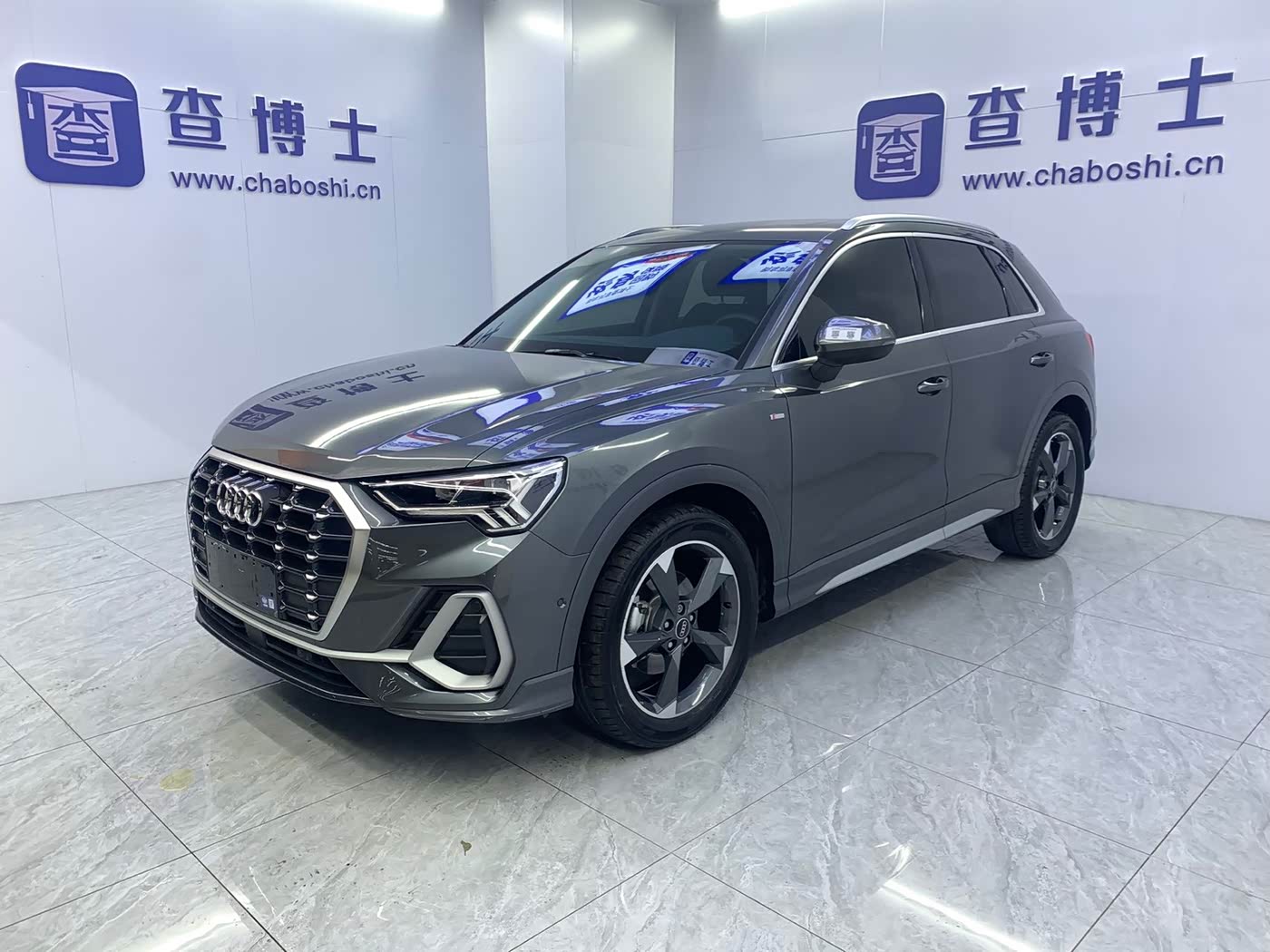 Audi Q3 1.4 л 2023 г. Серебристо-серый, пробег 12000 км