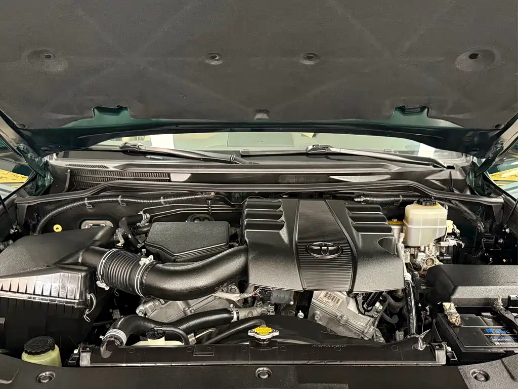 Toyota Land Cruiser 2012 4.0L AT VX