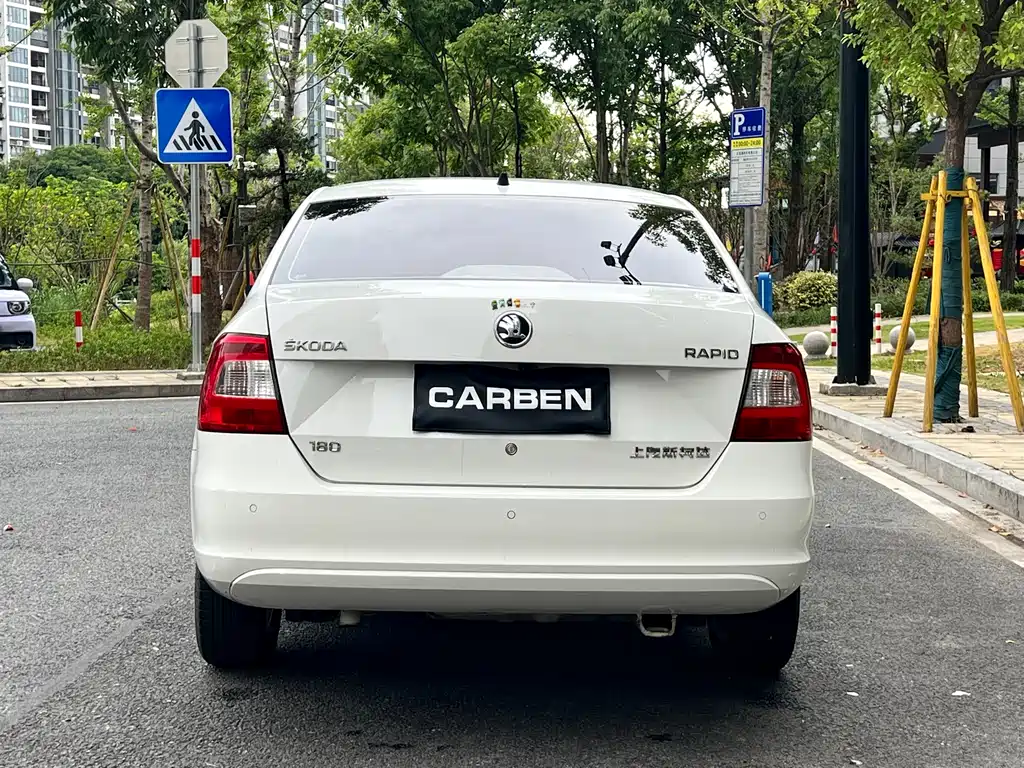 Skoda Rapid 1.6L Manual Innovation Edition, фото 6