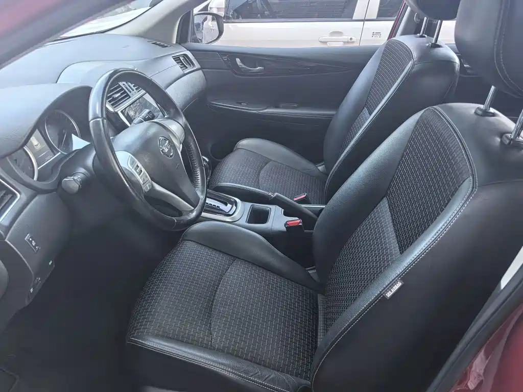 Nissan Tiida — миниатюра 8