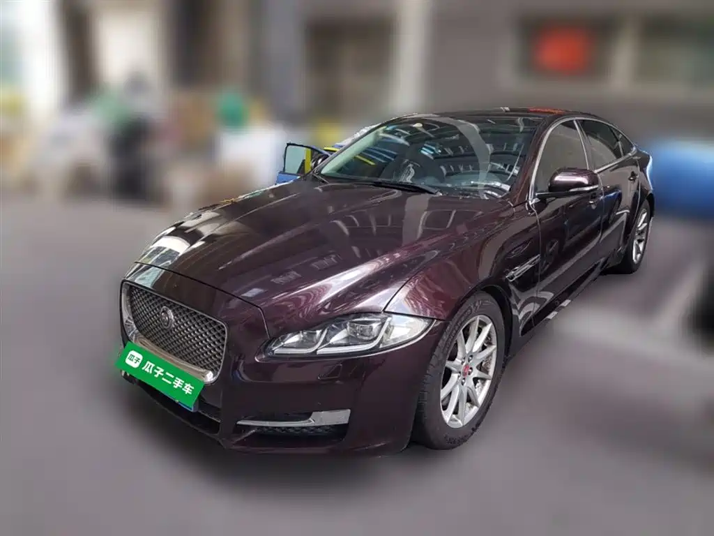 JAGUAR  XJ