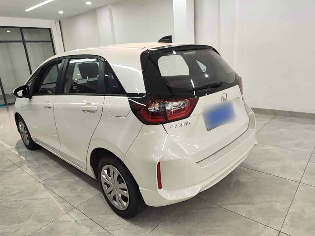 Honda Fit 1.5 л 2023 г. Белый, пробег 43099 км