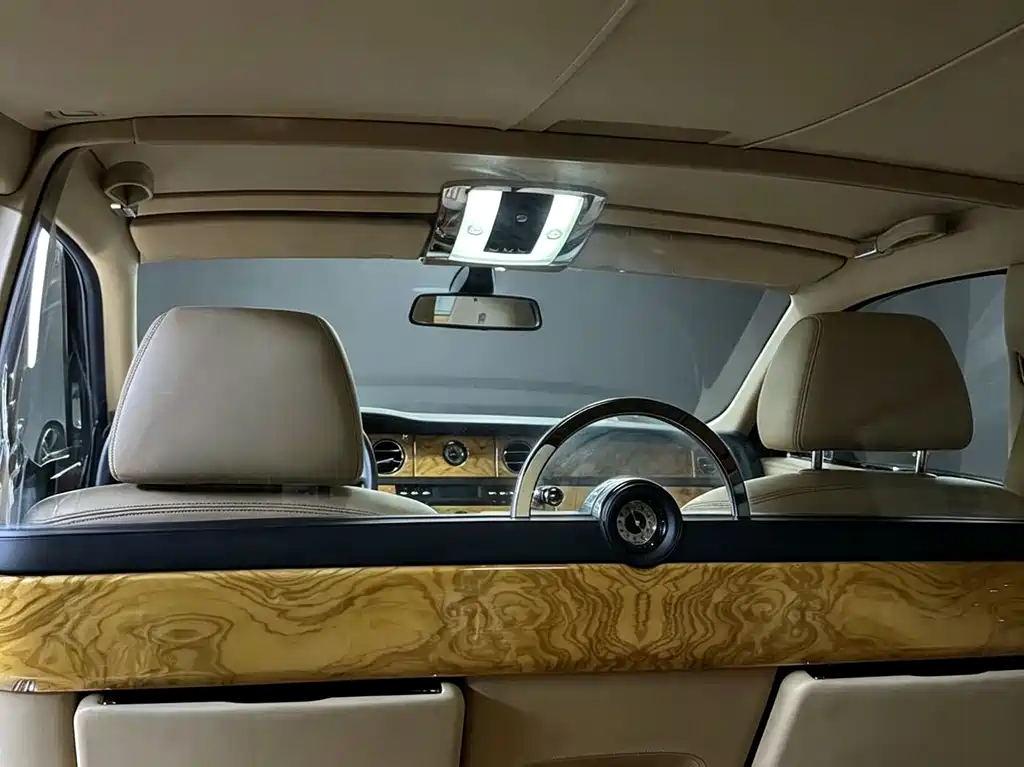 Rolls-Royce Phantom — миниатюра 10
