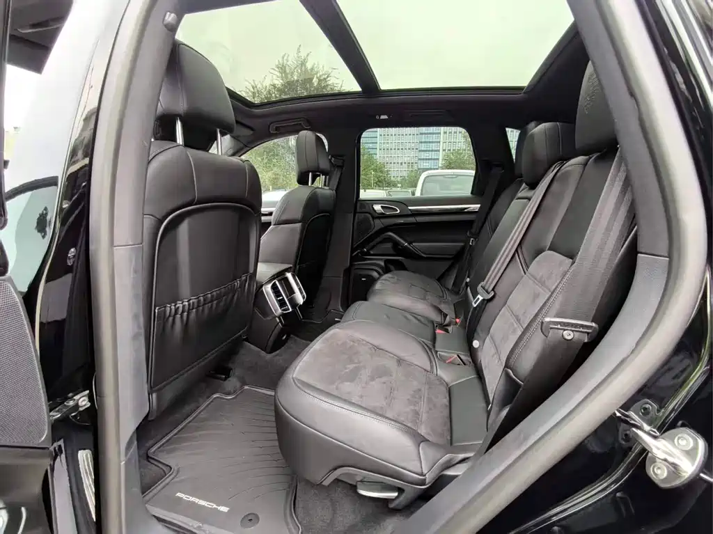Porsche Cayenne — миниатюра 7