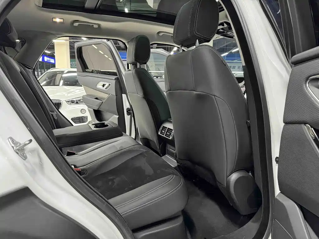 Land Rover Velar — миниатюра 11