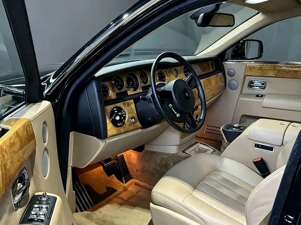 Rolls-Royce Phantom — миниатюра 5