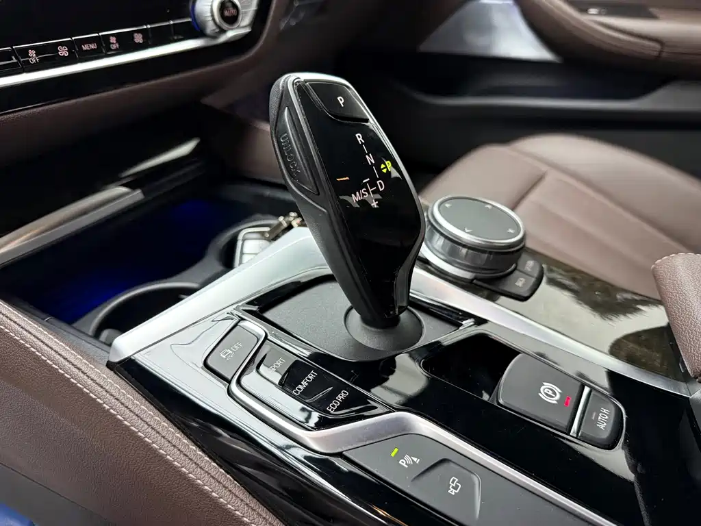 BMW 5 Series — миниатюра 17