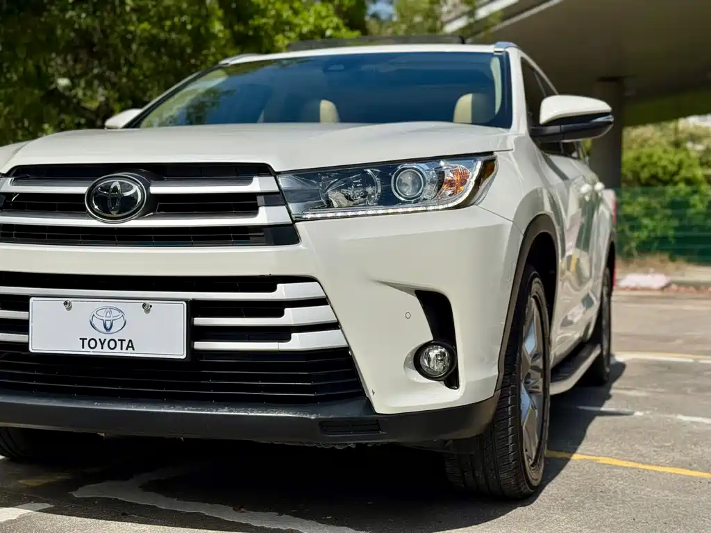 TOYOTA HIGHLANDER