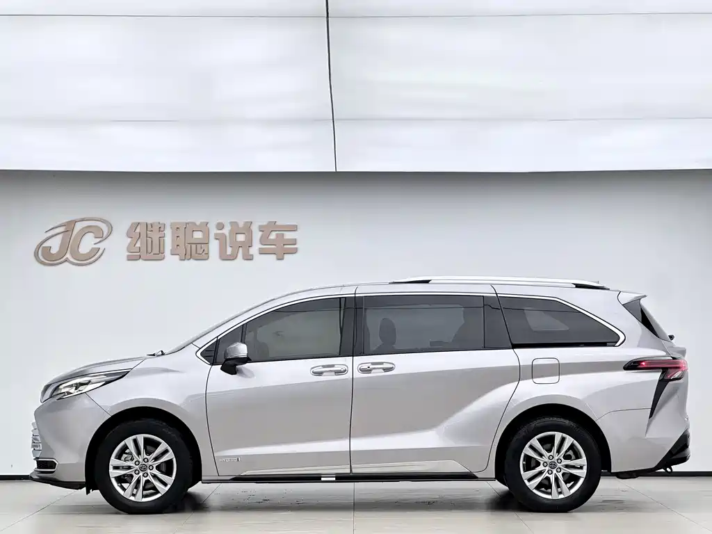 Toyota Sienna — миниатюра 3