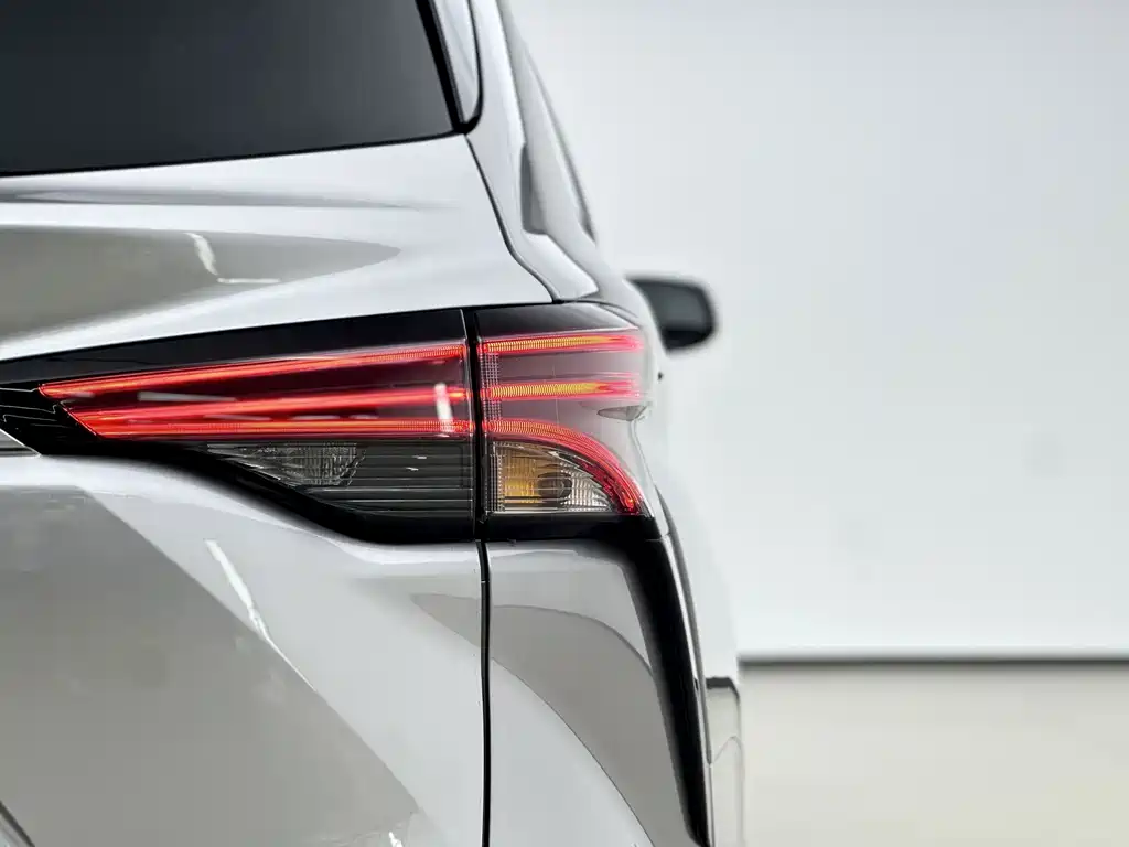 Toyota Sienna — миниатюра 18