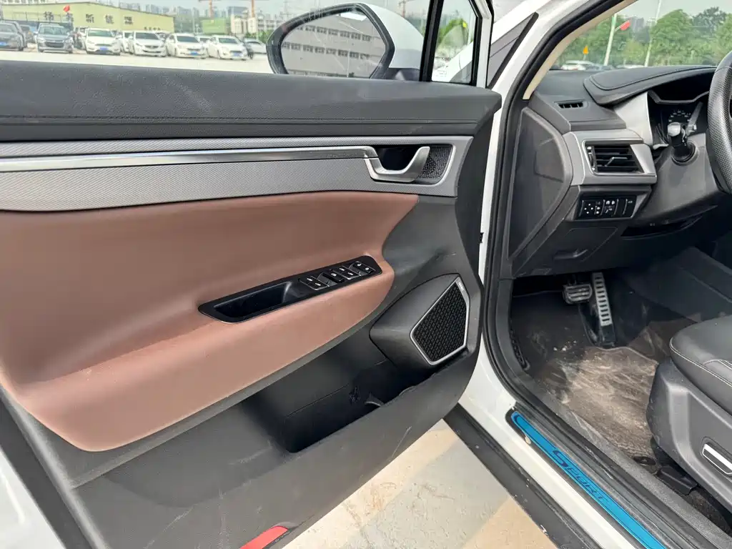 Geely Emgrand GS — миниатюра 13