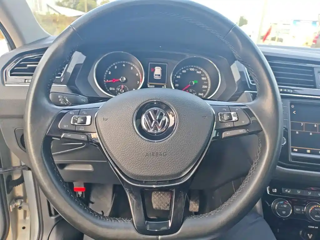 Volkswagen Tiguan L — миниатюра 11