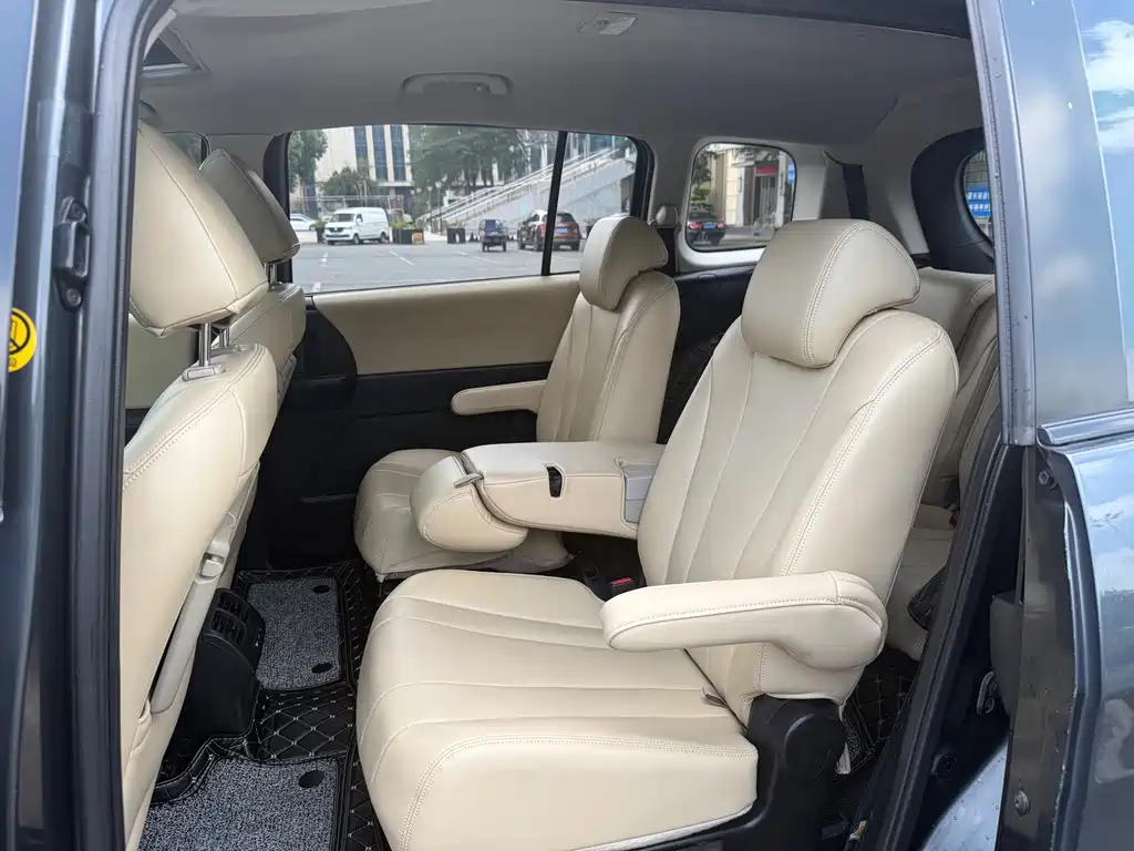 Mazda 5 — миниатюра 11