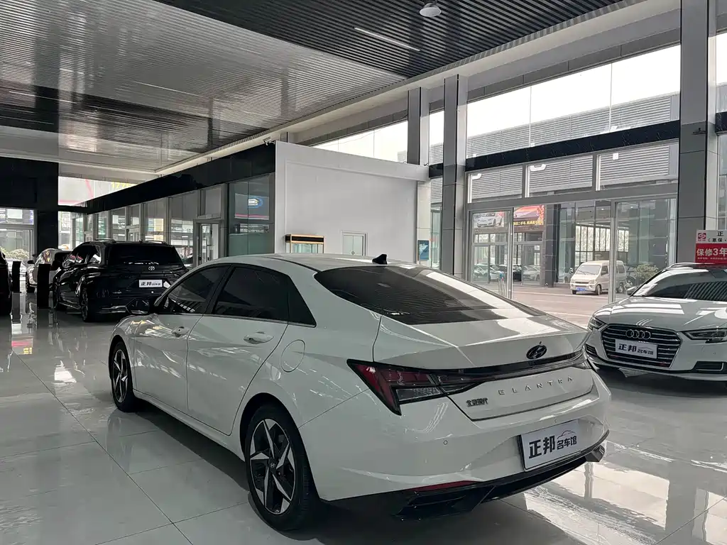Hyundai Elantra — миниатюра 5