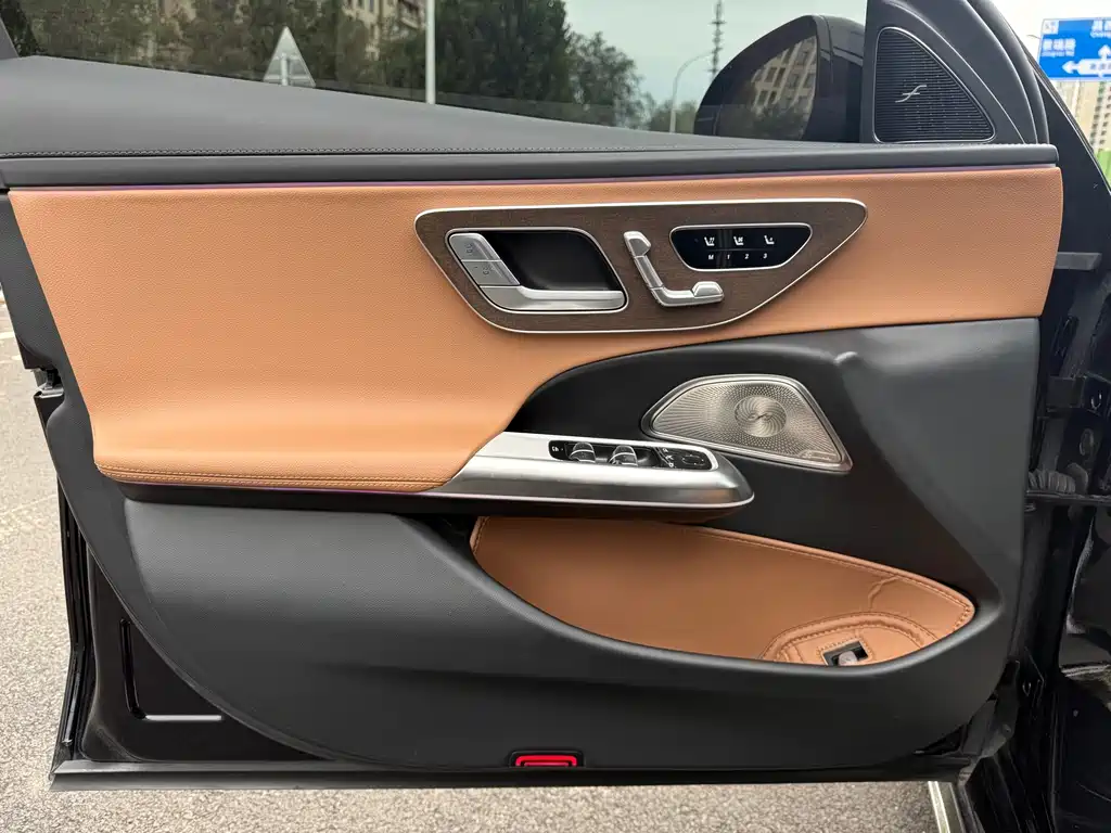 Mercedes-Benz E-Class — миниатюра 10