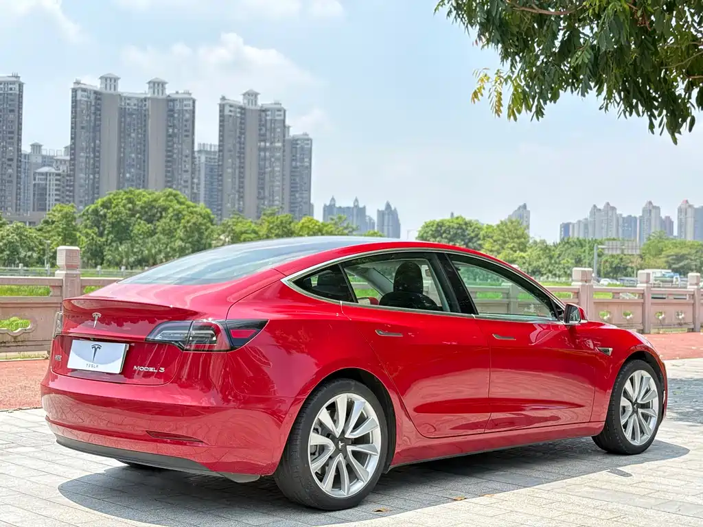 Tesla Model 3 — миниатюра 9