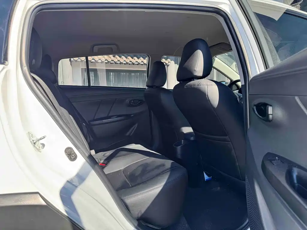 Toyota Yaris L — миниатюра 9