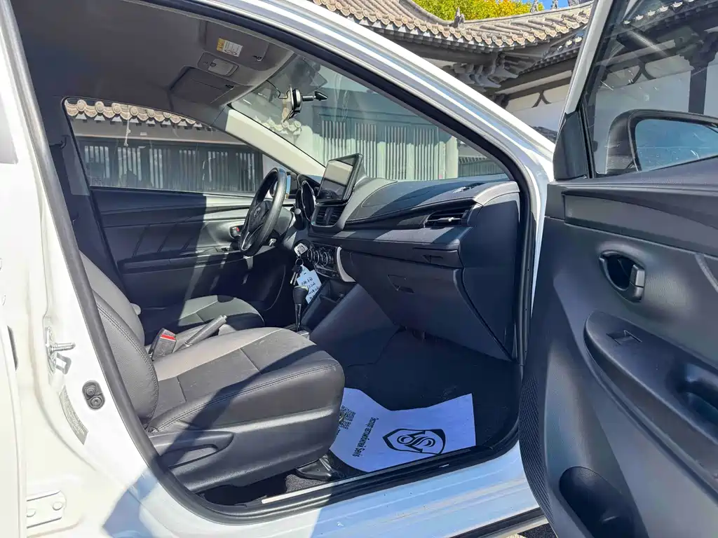 Toyota Yaris L — миниатюра 10