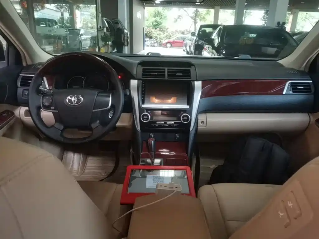 Toyota Camry — миниатюра 10