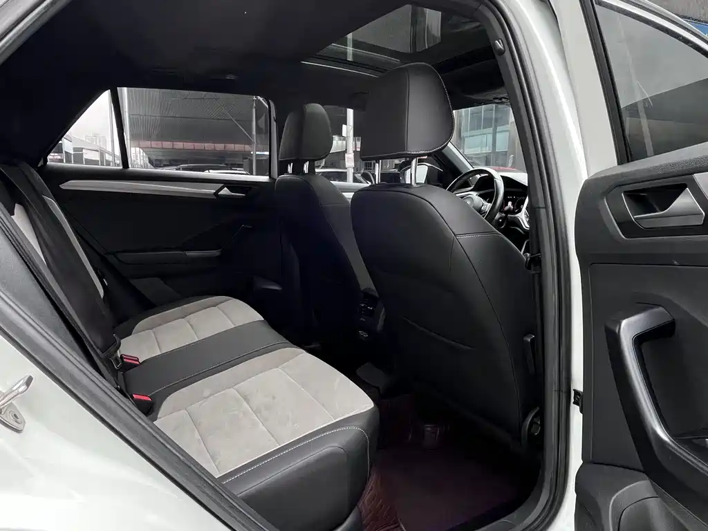 Volkswagen T-Roc — миниатюра 9