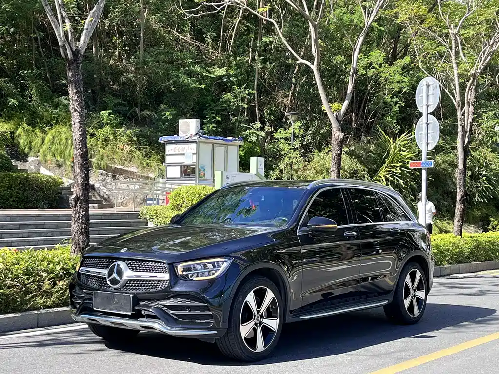 MERCEDES-BENZ GLC