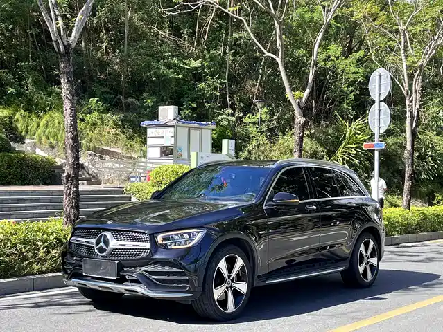 MERCEDES-BENZ GLC 2023