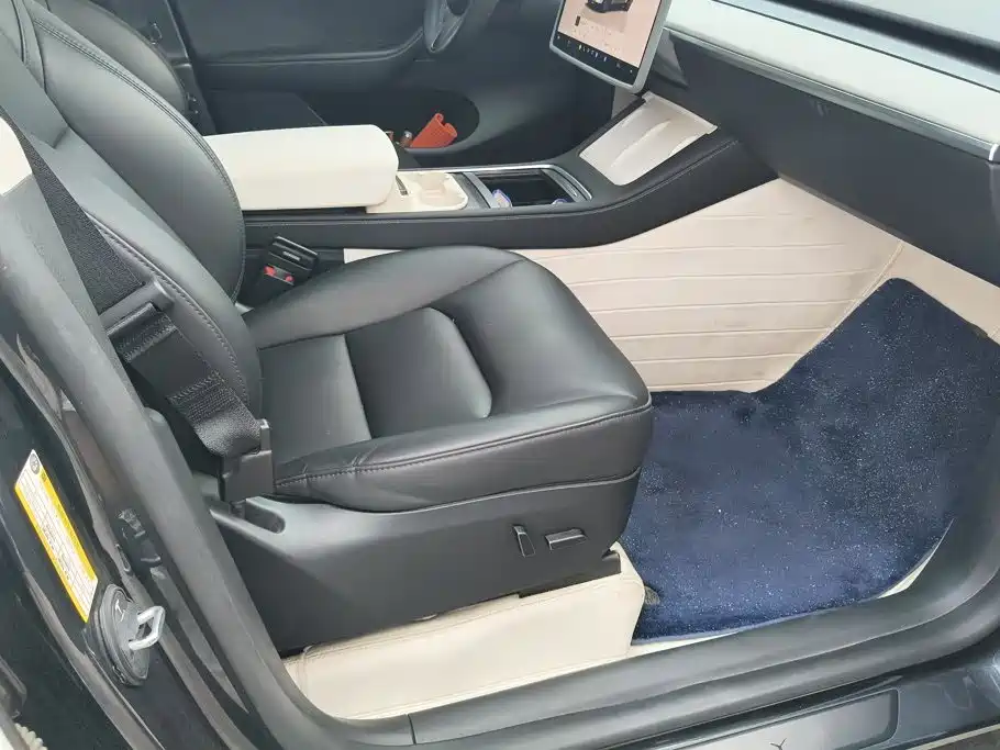 Tesla Model Y — миниатюра 8