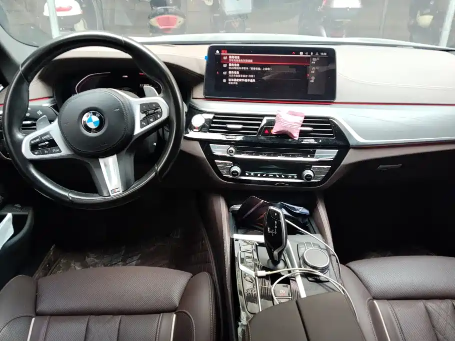 BMW 5 Series — миниатюра 12