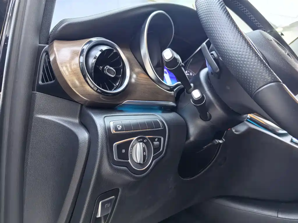 Mercedes-Benz V-Class — миниатюра 6
