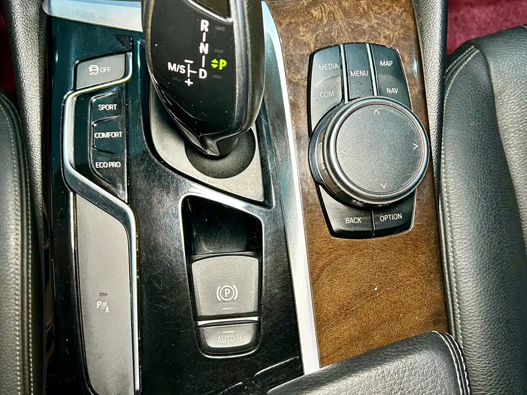 BMW 5 Series — миниатюра 20