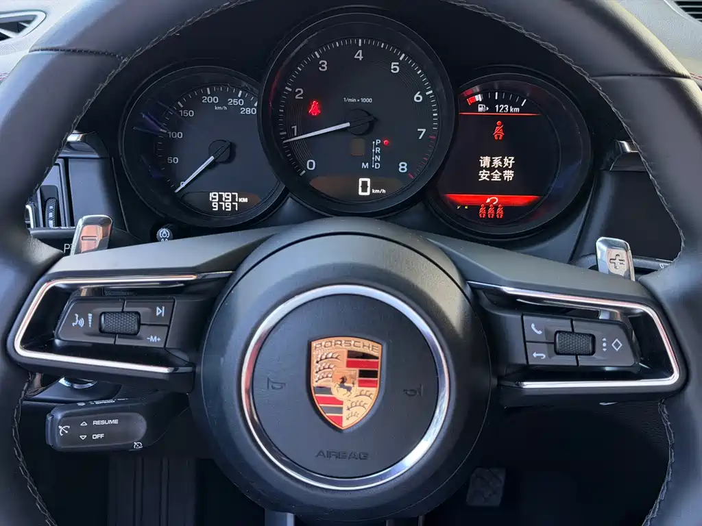 Porsche Macan — миниатюра 11