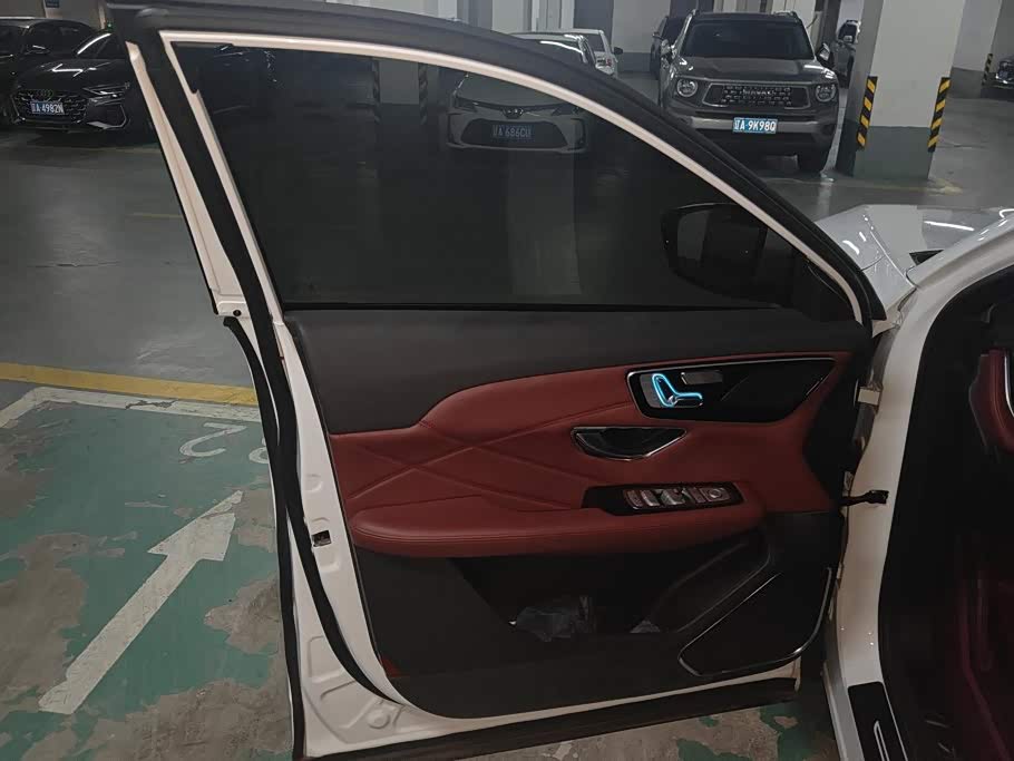 Jetour Jetour X70 PLUS 1.5 л 2024 г. Белый, пробег 14700 км
