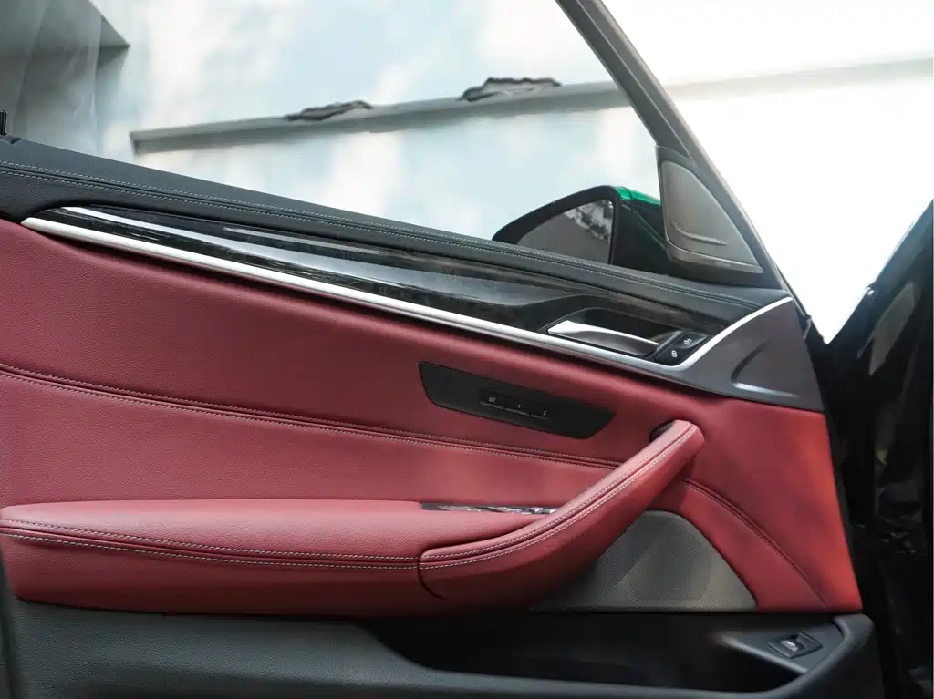 BMW 5 Series — миниатюра 8