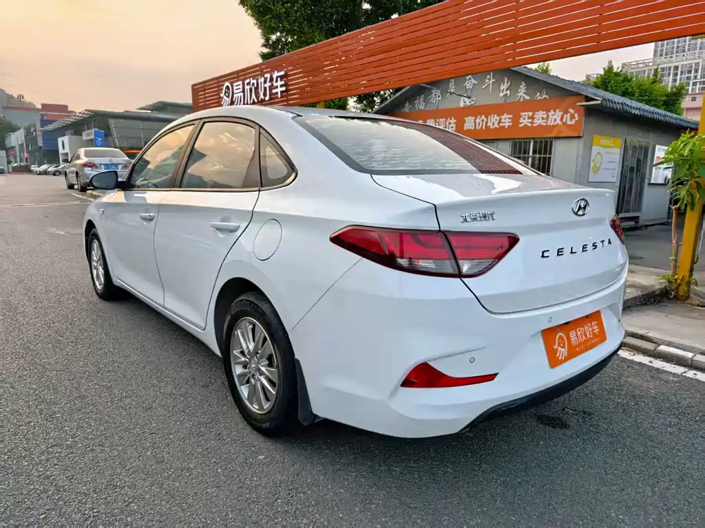 Hyundai Elantra — миниатюра 8