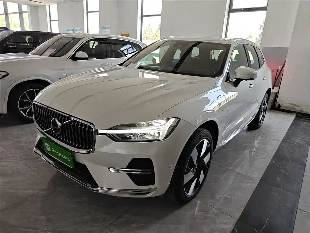 Volvo XC60 PHEV 2025