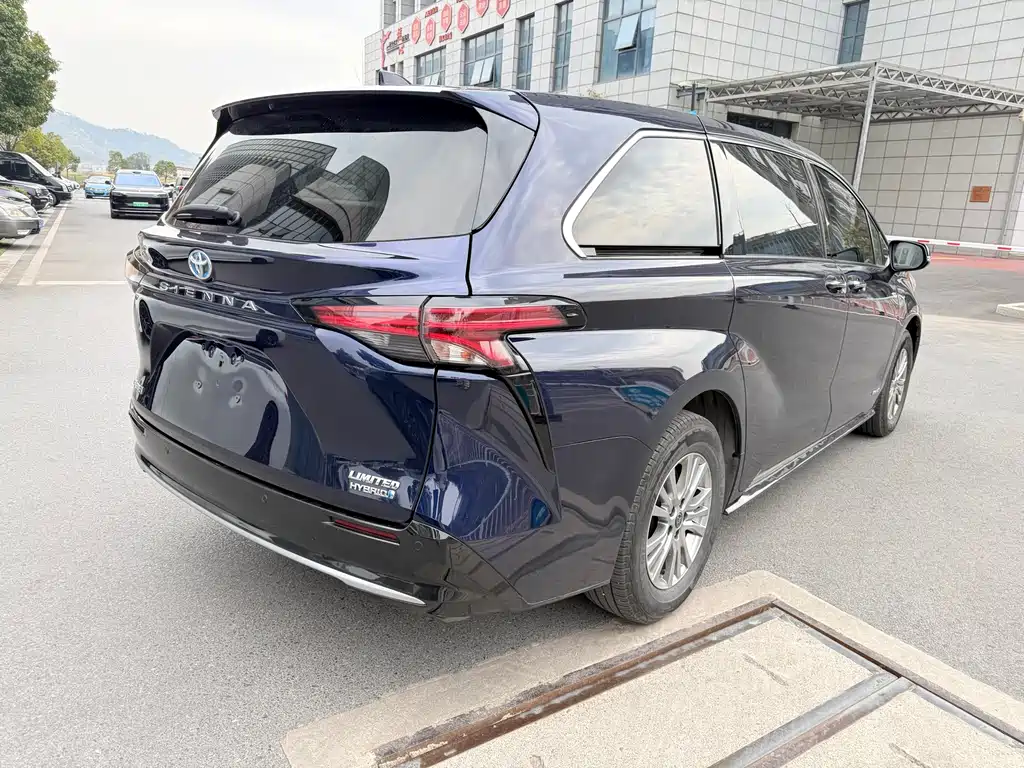 TOYOTA SIENNA