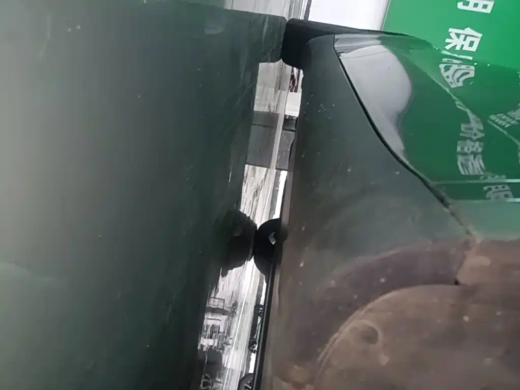 Tesla Model Y — миниатюра 21