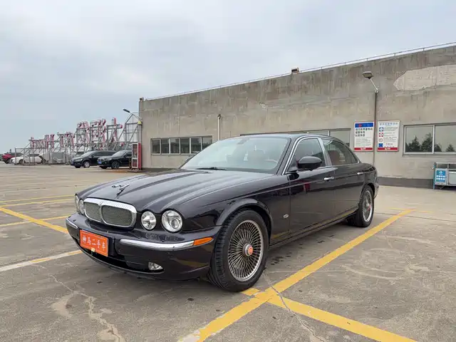 Jaguar XJ