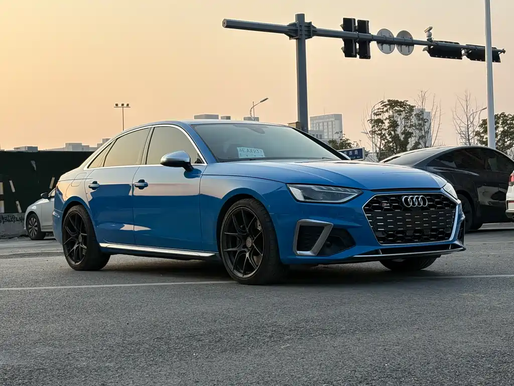 AUDI S4