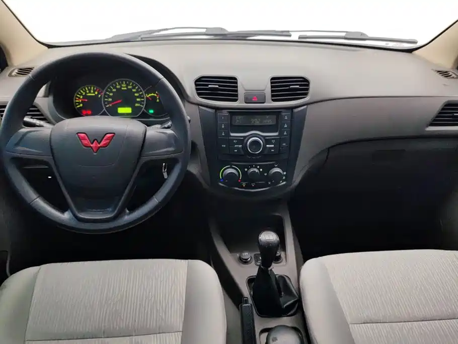 Wuling Hongguang — миниатюра 12