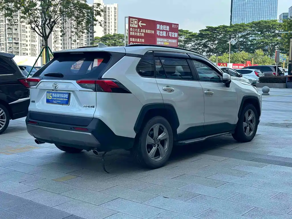 Toyota RAV4 — миниатюра 4