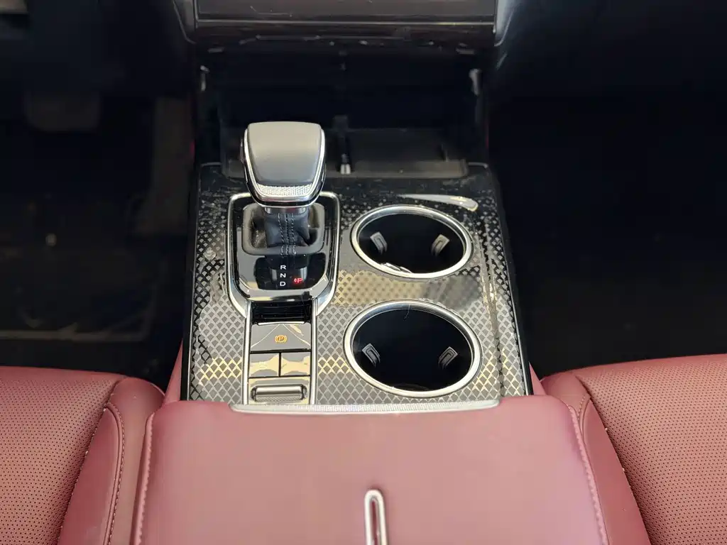 Hongqi Hongqi HS3 PHEV — миниатюра 13