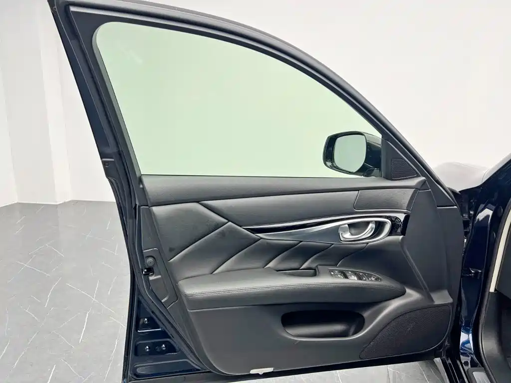Infiniti Q70 — миниатюра 11