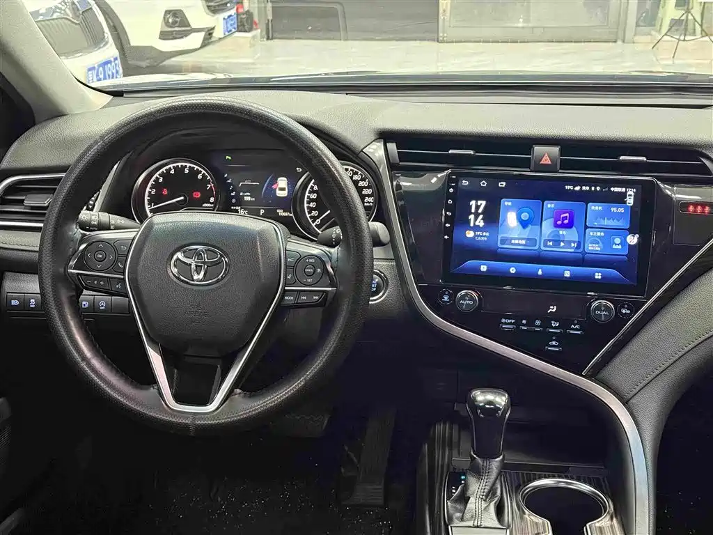 Toyota Camry — миниатюра 6